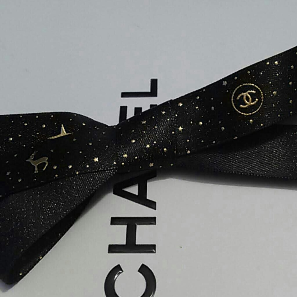 CHANEL Holiday Ribbon - Picture 3 of 6